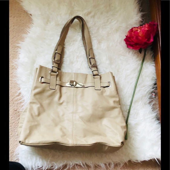 Liz Claiborne/💯 Very nice Tan Leather Purse. - Picture 2 of 8